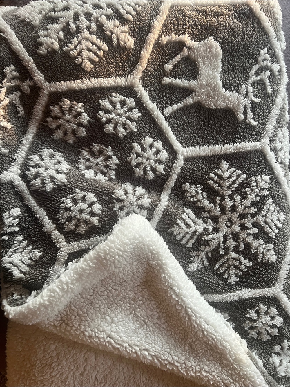 Large Cozy Gray & White Snowflake Sherpa Blanket 60” x80”